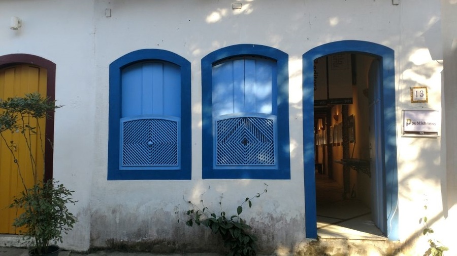 Com novo endereço, Casa PublishNews ocupa o número 13 da Rua do Comércio, logo atrás da Igreja da Matriz | © Maju Alves