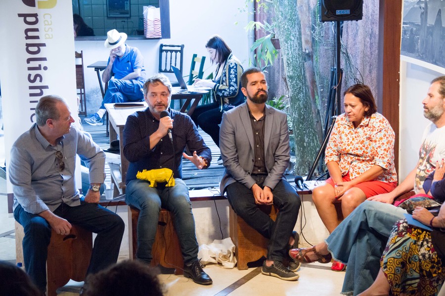 Luís Antonio Torelli, Volnei Canônica, Cristian Brayner e a senadora Fátima Bezerra debateram as políticas públicas do livro na Casa PublishNews em Paraty | © Julio Vilela