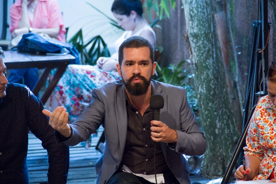 Cristian Brayner durante a sua participação na mesa 'Enquanto isso em Brasília: o livro e as políticas públicas' | © Julio Vilela