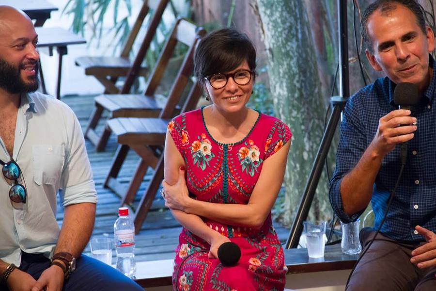 Ismael Borges, da Nielsen, Mariana Bueno, da Fipe, e Marcos Pereira, do Snel, na mesa 'Estatística também é literatura', que esmiuçou os números do mercado e fez parte da programação da Casa PublishNews em Paraty | © Julio Vilela