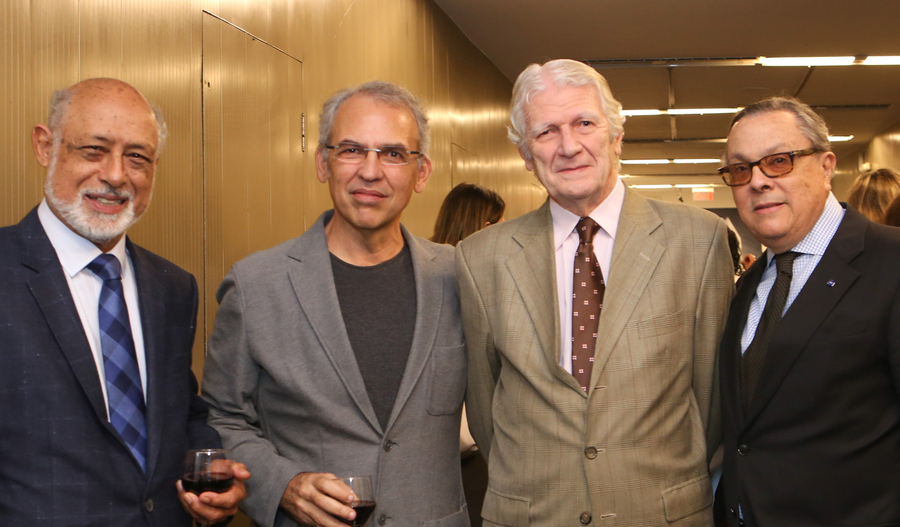 Domício Proença, presidente da ABL; Belisario França, diretor da série; Geraldo Holanda, ex-presidente da ABL e Luiz Dolino, idealizador da série | © Agência Febre Domício Proença, presidente da ABL; Belisario França, diretor da série; Geraldo Holanda, ex-presidente da ABL e Luiz Dolino, idealizador da série | © Agência Febre