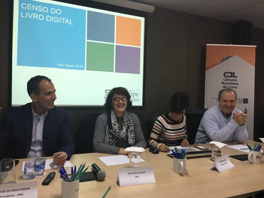 Marcos Pereira, presidente do SNEL; Professora Leda Paulani, coordenadora da pesquisa; Mariana Bueno, pesquisadora responsável pelo Censo e Luís Antonio Torelli, presidente da CBL na apresentação do Censo do Livro Digital, na manhã desta quarta-feira, em SP | Fernanda Gomes Garcia