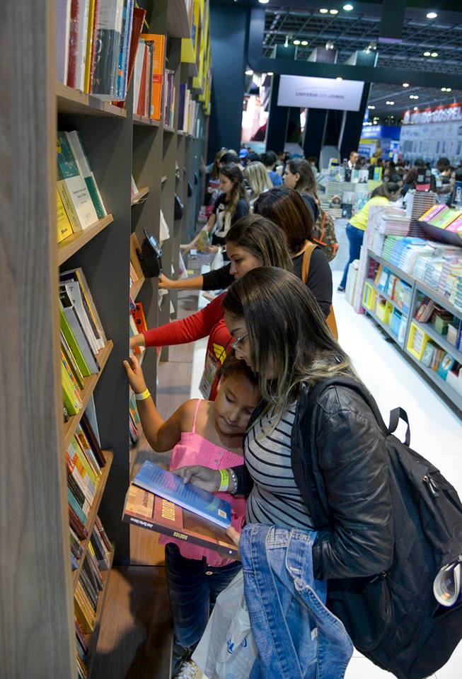 Segundo apuração da organização da Bienal do Rio, os 680 mil visitantes que passaram pela Bienal gastaram, em média, R$ 25,18 comprando 6,6 livros | © Divulgação