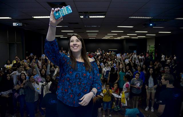 Escritora Paula Pimenta também na Bienal | © Divulgação Escritora Paula Pimenta também na Bienal | © Divulgação