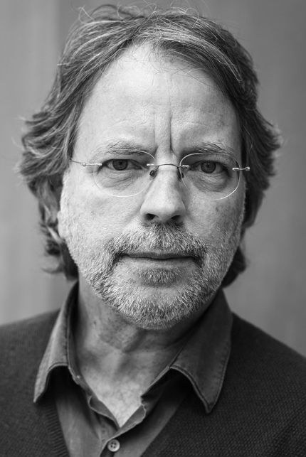 Mia Couto é autor de 'Sombras da água', 'Poemas escolhidos', 'Mulheres de cinza', 'Vozes anoitecidas' entre outros, todos publicados pela Companhia das Letras | © Divulgação Mia Couto é autor de 'Sombras da água', 'Poemas escolhidos', 'Mulheres de cinza', 'Vozes anoitecidas' entre outros, todos publicados pela Companhia das Letras | © Divulgação