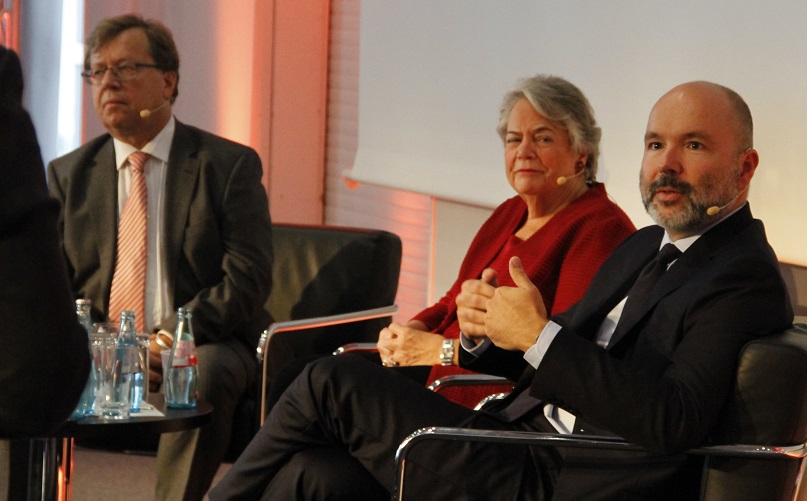 Rüdiger, Carolyn e Guillaume no palco do CEO Talk de 2017 | © Leonardo Neto