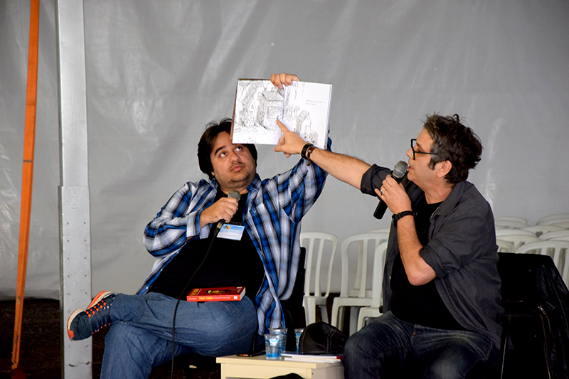 Jornalista Pedro Duarte dividiu a tenda Jornadinha com Jean-Claude Alphen | © Gelsoli Casagrande e Leonardo Andreoli / Divulgação