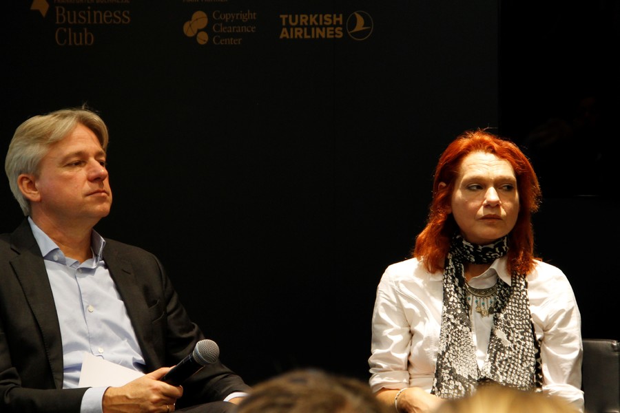 Juergen Boos entrevista Asli Erdoğan, Can Dünder e Burhan Sönmez durante a Feira do Livro de Frankfurt | Leonardo Neto