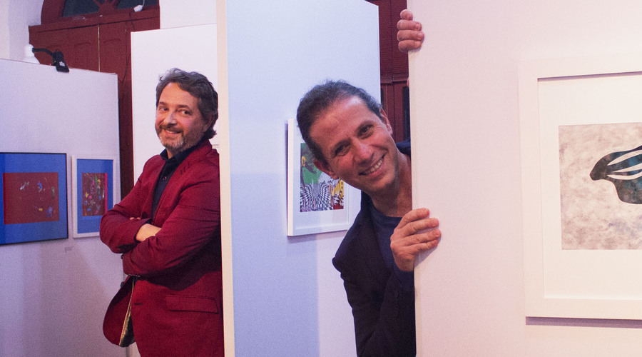 Volnei Canônica e Roger Mello na exposição 'Roger Mello, um artista sem fronteiras' que ficará no Museu Municipal de Caxias do Sul até 2 de dezembro | © Divulgação