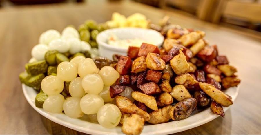 Picado Histórico é o nome do petisco que o Boteco Histórico vai oferecer no Happy Hour do Pub-Livro em Porto Alegre | © Divulgação Picado Histórico é o nome do petisco que o Boteco Histórico vai oferecer no Happy Hour do Pub-Livro em Porto Alegre | © Divulgação