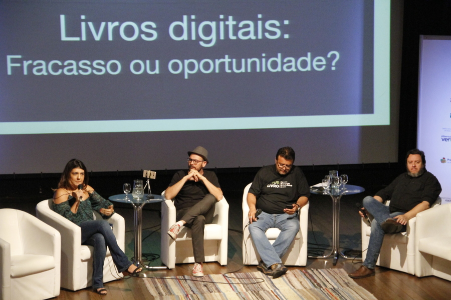 'O livro digital ainda nem começou' ressaltou Marcelo Gioia na mesa 'Livros digitais: fracasso ou oportunidade?' | © Leonardo Neto
