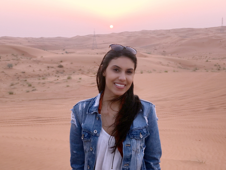 Entre um compromisso e outro, Talita conseguiu tempo para conhecer o deserto de Sharjah | © Acervo pessoal