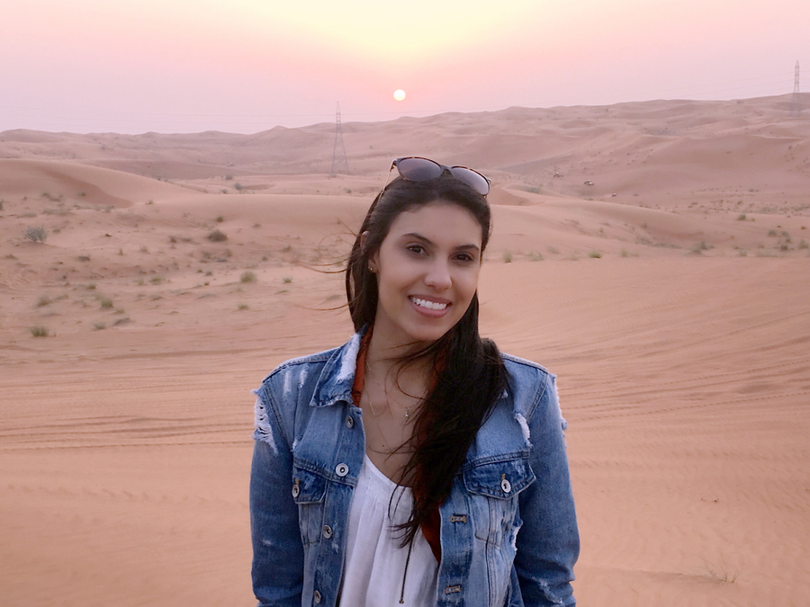 Entre um compromisso e outro, Talita conseguiu tempo para conhecer o deserto de Sharjah | © Acervo pessoal Entre um compromisso e outro, Talita conseguiu tempo para conhecer o deserto de Sharjah | © Acervo pessoal
