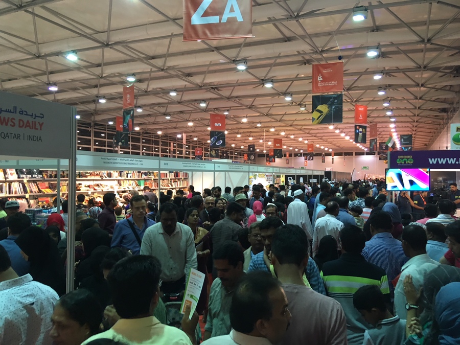 Feira lotada na sexta-feira Feira lotada na sexta-feira
