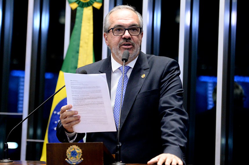 Senador Roberto Muniz desaconselha PL 49 / 2016 | © Jefferson Ruddy/Agência Senado