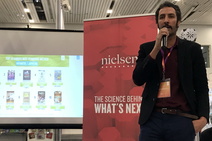 David Pemán, espanhol e gerente do Bookscan no México, conquista o país como executivo da Nielsen e como socorrista voluntário | © Lima Andruška