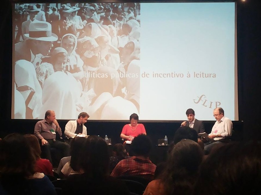 Mesa sobre políticas públicas na Flip 2015 | © Divulgação: Instituto C&A