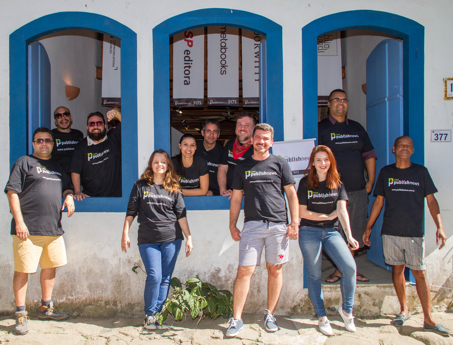 Nossa equipe na Casa PublishNews em Paraty | © Julio Vilela