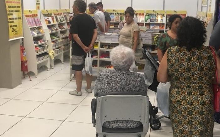 Loja da TopLivros em shopping popular no litoral paranaense adotou o sistema de pegue e pague, sem vendedores ou seguranças | © Divulgação