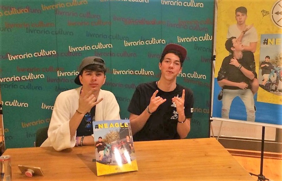 Dupla Neagle em lançamento do seu 'livrão' | Divulgação Dupla Neagle em lançamento do seu 'livrão' | Divulgação