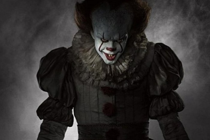 Personificação cinematográfica de Pennywise, o palhaço de It: a coisa, livro de Stephen King | © Frame do Filme