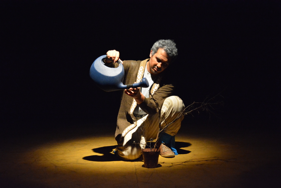 Cena do espetáculo 'Nomes para furacões' do Grupo Pandora de Teatro | © Divulgação Cena do espetáculo 'Nomes para furacões' do Grupo Pandora de Teatro | © Divulgação
