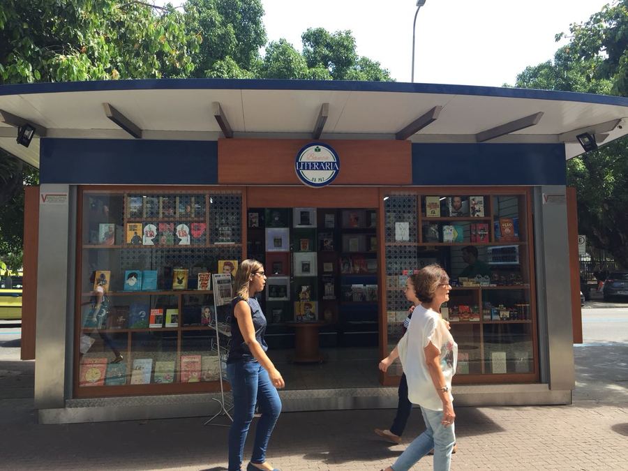 Banca Literária está instalada na Praça Nossa Senhora da Paz, no coração de Ipanema | © Divulgação