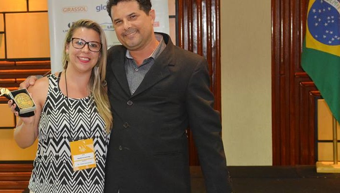 Magnólia Pego recebe a medalha Jorge Amado das mãos de João Corado Teixeira Filho | Elisangela Borges Magnólia Pego recebe a medalha Jorge Amado das mãos de João Corado Teixeira Filho | Elisangela Borges