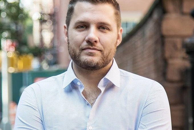 Mark Manson, autor de A sutil arte de ligar o foda-se, que fechou março na primeira posição do ranking geral mensal | © Divulgação