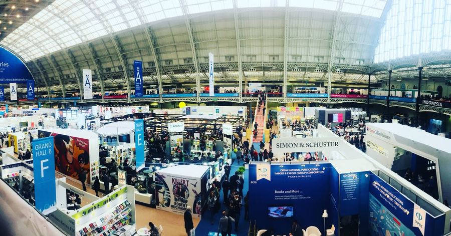 Vista panorâmica da Feira do Livro de Londres | Larissa Caldin