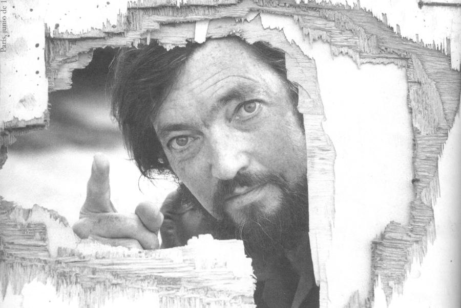 Julio Cortázar clicado em Paris no ano de 1976 | © Anne de Brunhoff Julio Cortázar clicado em Paris no ano de 1976 | © Anne de Brunhoff
