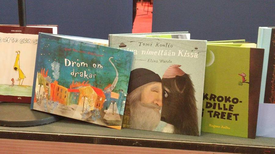 Livros finlandeses expostos na Feira do Livro Infantil e Juvenil de Bolonha | © Facebook do Fili