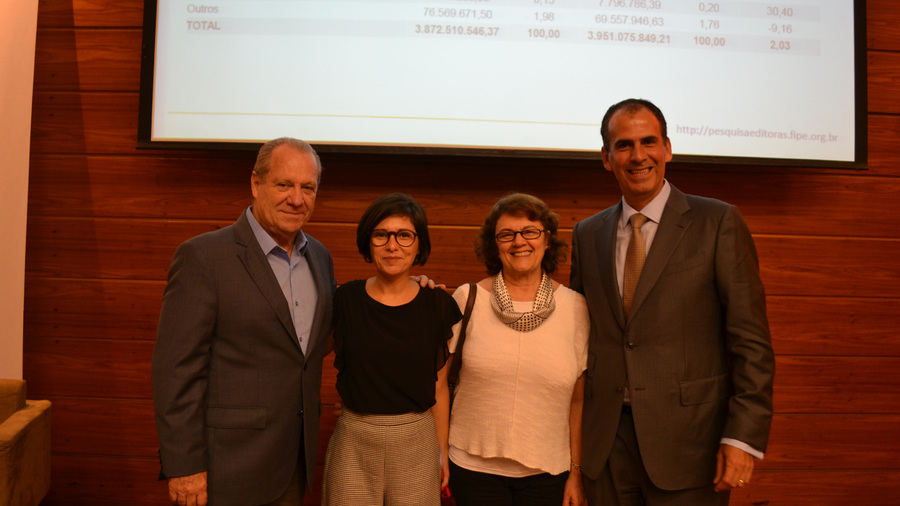Luiz Antonio Torelli, presidente da CBL, Mariana Bueno e Leda Paulani, da FIPE, e Marcos Pereira, presidente do SNEL no evento de divulgação da pesquisa Produção e Vendas do Setor Editorial Brasileiro