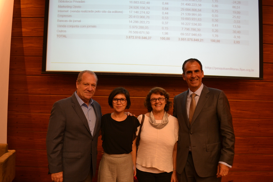 Luiz Antonio Torelli, presidente da CBL, Mariana Bueno e Leda Paulani, da FIPE, e Marcos Pereira, presidente do SNEL no evento de divulgação da pesquisa Produção e Vendas do Setor Editorial Brasileiro