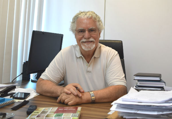 Professor Aníbal Bragança deixa direção da Eduff | © Site da AEL-RJ
