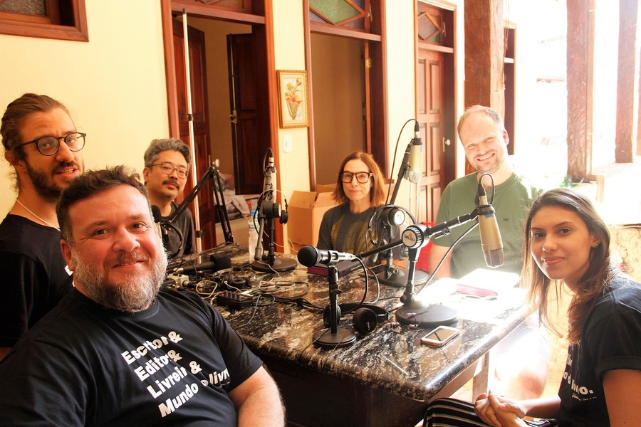 Andrea e Alex, do Google, durante a gravação do Podcast do PublishNews em Paraty | © PublishNews