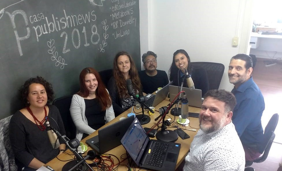 Equipe do PublishNews recebe Juliana Santos e Jonas Gomes, da equipe do Sesc SP | © PublishNews