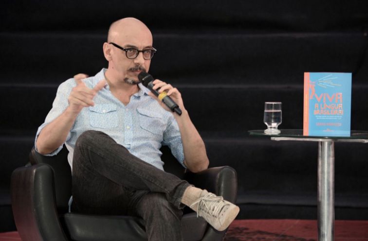 Sérgio Rodrigues participa de evento em Curitiba | © Daniel Biachini / Fliaraxá 2016 Sérgio Rodrigues participa de evento em Curitiba | © Daniel Biachini / Fliaraxá 2016