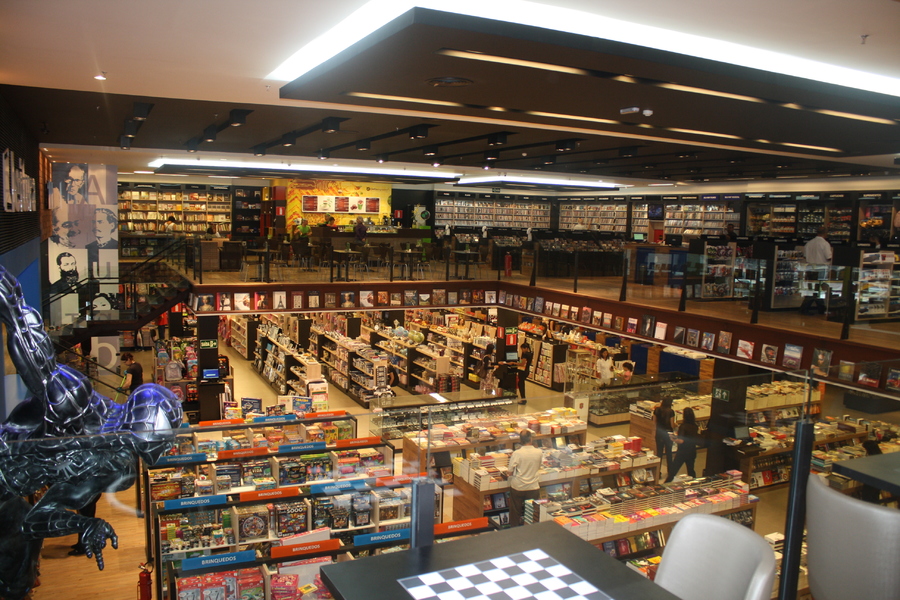 Depois de sucessivos crescimentos, varejo de livros cai em junho. Instituto de pesquisa aponta greve de caminhoneiros como motivo para queda | © Gabi Soutto Mayor / Leitura Shopping Depois de sucessivos crescimentos, varejo de livros cai em junho. Instituto de pesquisa aponta greve de caminhoneiros como motivo para queda | © Gabi Soutto Mayor / Leitura Shopping