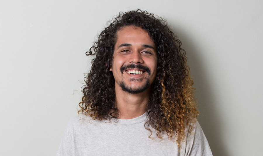 Geovani Martins ocupa a terceira posição da lista de Ficção de junho | © Chico Cerchiaro / Divulgação Geovani Martins ocupa a terceira posição da lista de Ficção de junho | © Chico Cerchiaro / Divulgação