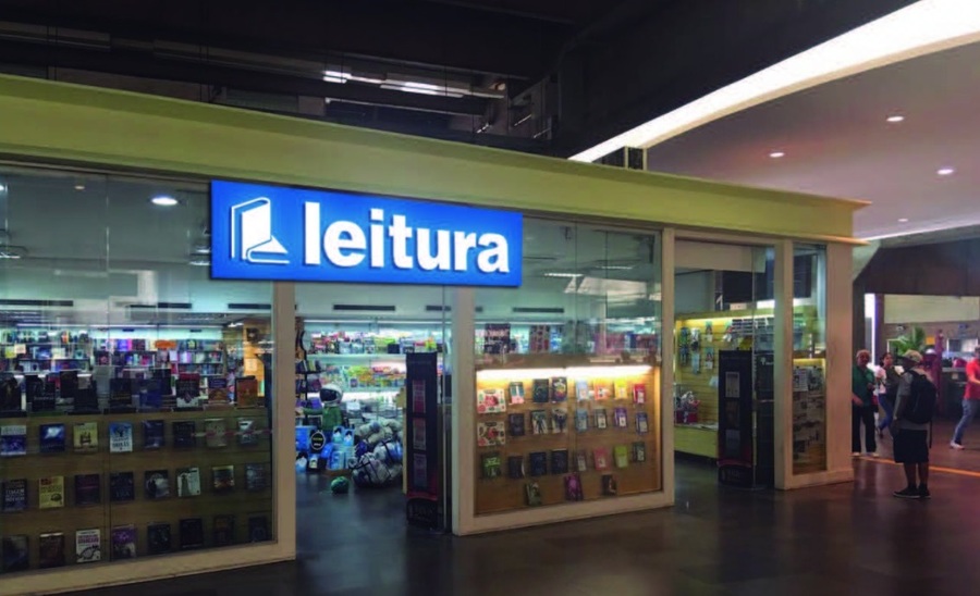 Simulação de aplicação do letreiro da Leitura em loja da Bukz na rodoviária do Novo Rio | © Divulgação Simulação de aplicação do letreiro da Leitura em loja da Bukz na rodoviária do Novo Rio | © Divulgação