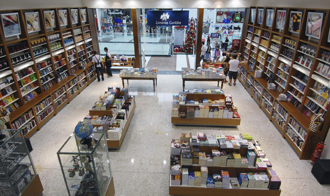 Varejo de livros apresenta nova queda em julho | © Livrarias Curitiba