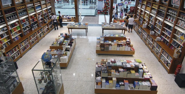 Varejo de livros apresenta nova queda em julho | © Livrarias Curitiba