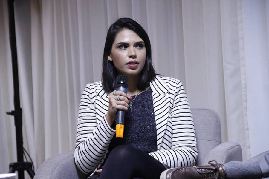 A brasileira Larissa Drumond faz parte do time do Sweek na Holanda. Ela foi uma das convidadas do último InterLivro, programação realizada pelo PublishNews dentro da Bienal de SP | © Talita Facchini A brasileira Larissa Drumond faz parte do time do Sweek na Holanda. Ela foi uma das convidadas do último InterLivro, programação realizada pelo PublishNews dentro da Bienal de SP | © Talita Facchini
