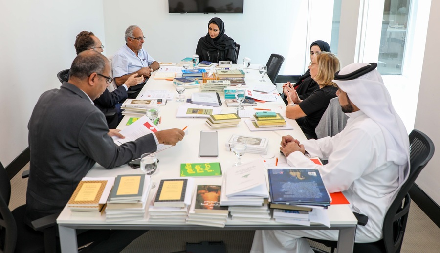 Comitê de avaliação dos livros submetidos ao Turjuman. Vencedor levará 1,3 milhão de dirhams | © Divulgação
