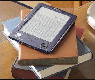 Luz verde para a equiparação de impostos entre livros físicos e digitais na Europa | © Wikipedia Luz verde para a equiparação de impostos entre livros físicos e digitais na Europa | © Wikipedia