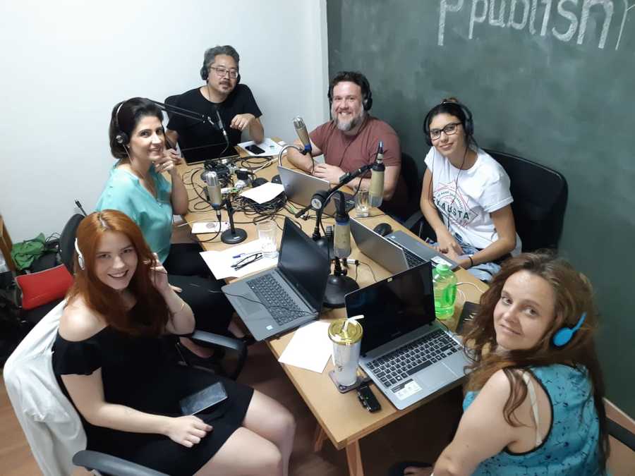 Karine Pansa e a equipe do PublishNews durante a gravação na quinta-feira passada | © Zé Barrichello Karine Pansa e a equipe do PublishNews durante a gravação na quinta-feira passada | © Zé Barrichello