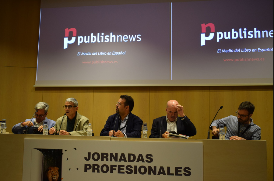 Javier Celaya, Carles Geli, Carlo Carrenho, Jordi Nadal e Luiz Gaspar participaram da apresentação oficial do PublishNews em Espanhol no evento em Barcelona | © Lorenzo Herrero Javier Celaya, Carles Geli, Carlo Carrenho, Jordi Nadal e Luiz Gaspar participaram da apresentação oficial do PublishNews em Espanhol no evento em Barcelona | © Lorenzo Herrero