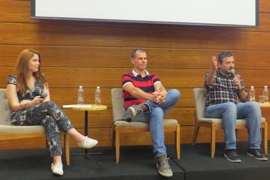 Maju, em um dos encontros UmLivro com PublishNews, junto com Daniel Pinsky e Ricardo Garrido Maju, em um dos encontros UmLivro com PublishNews, junto com Daniel Pinsky e Ricardo Garrido