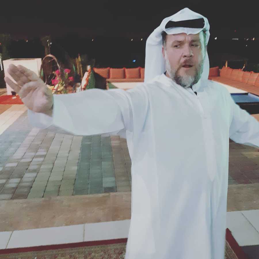 Sheikh Leobino Neves nas arábias (Leobino Neves: nome artístico usado pelo nosso editor para justificar momentos como o da foto) Sheikh Leobino Neves nas arábias (Leobino Neves: nome artístico usado pelo nosso editor para justificar momentos como o da foto)